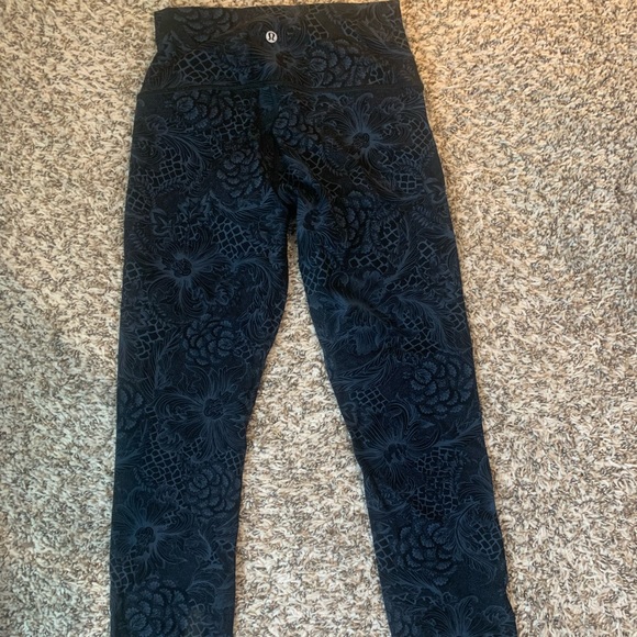 Lulu lemon beautiful never worn leggings - Picture 5 of 8